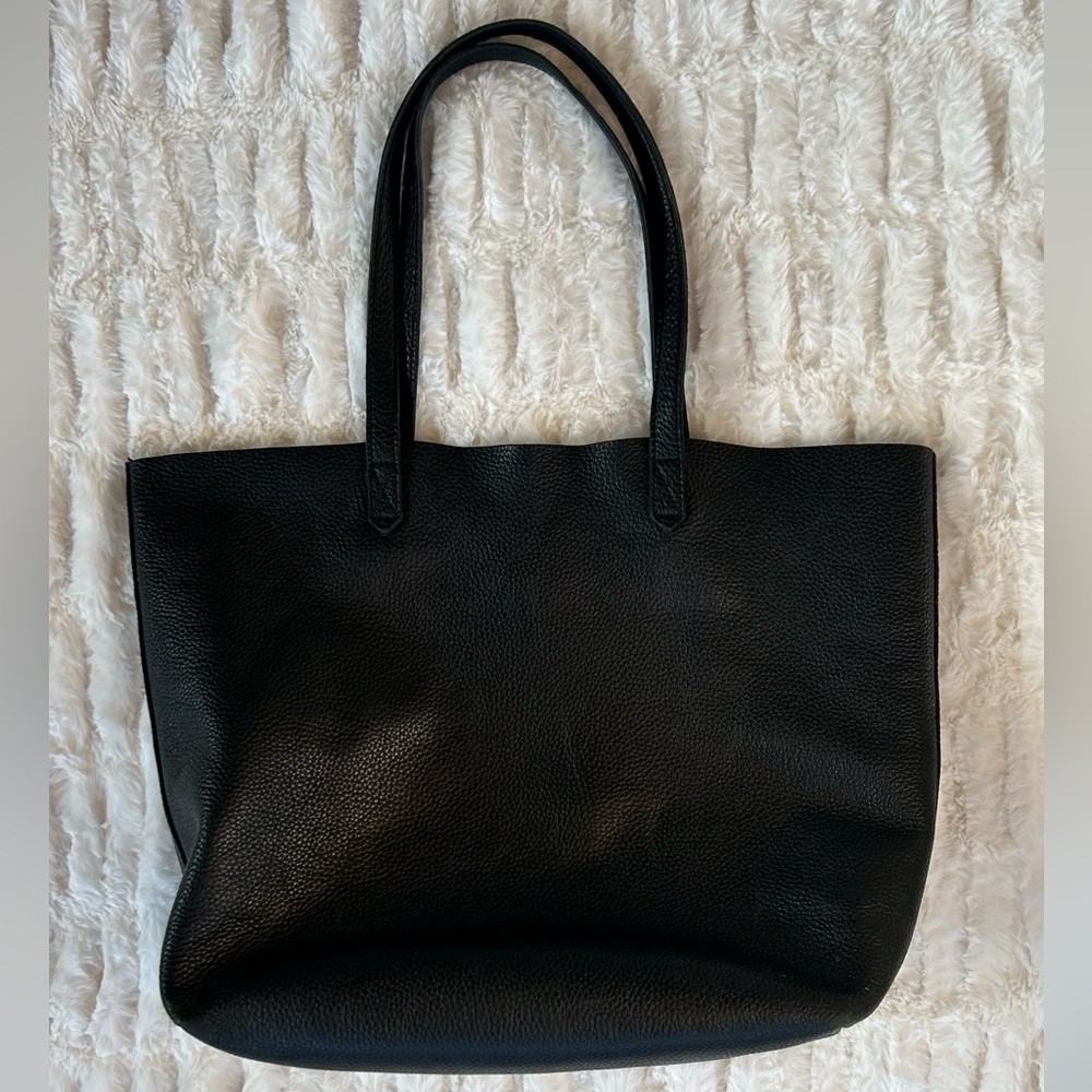 Cuyana Classic Tote in Pebbled Leather